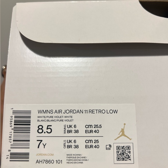 W’s Never worn, NIB, 8.5 Jordan Retro Low 11 White / Pure Violet